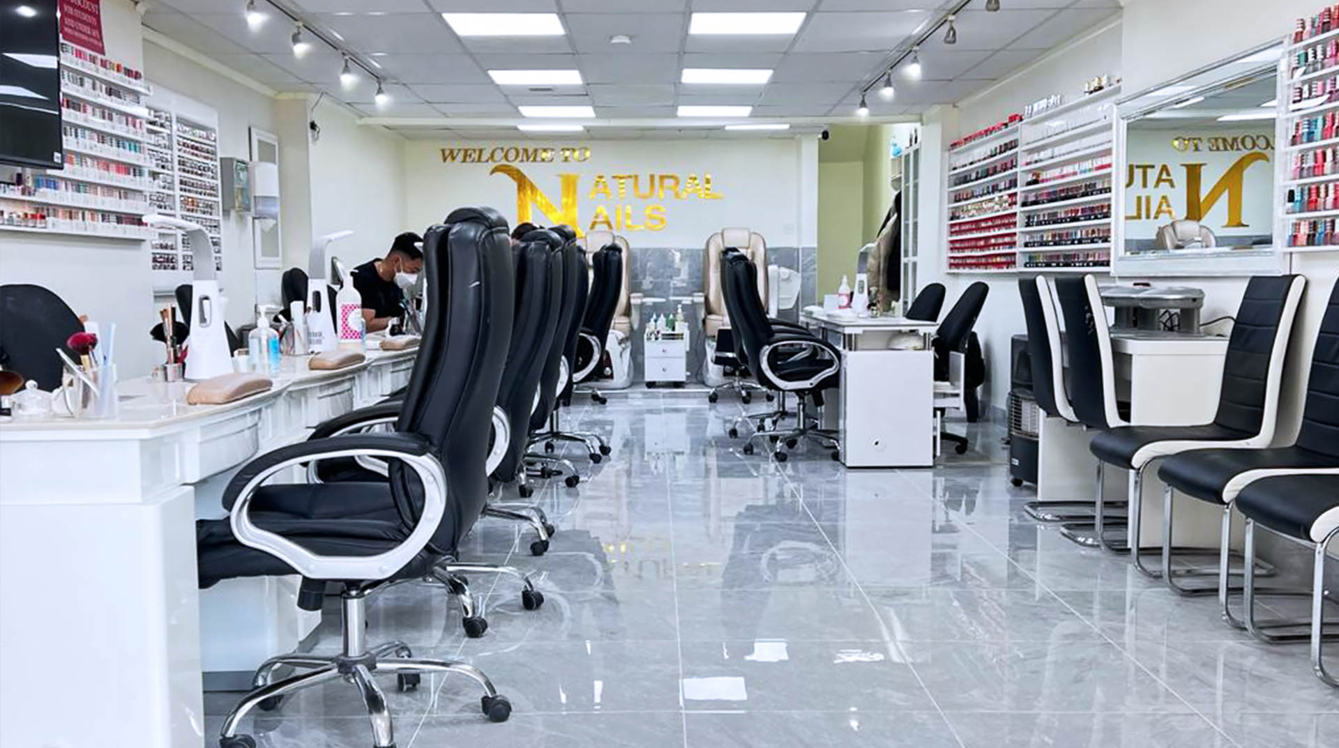 nail salon Worcestershire